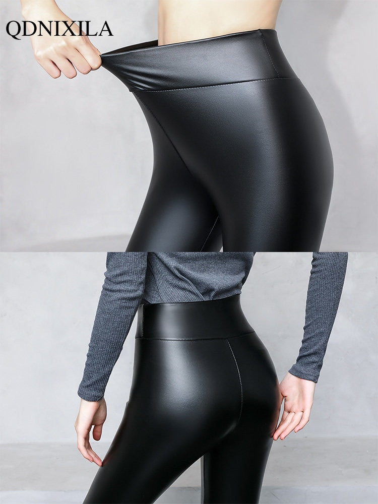 Calça Legging de Couro Feminina